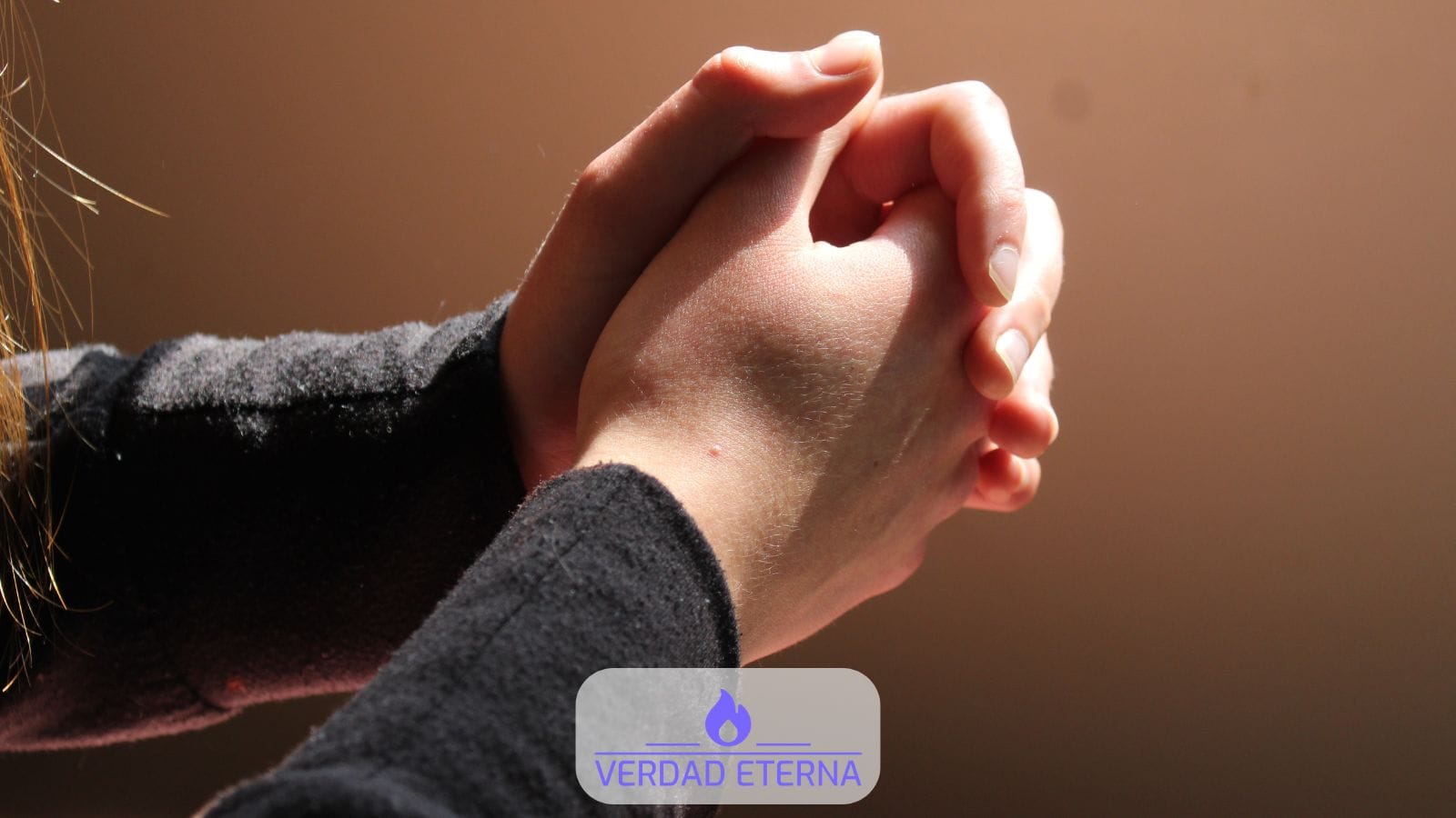 ¿A Quién Debemos Orar?: Guía Cristiana Según las Enseñanzas de Jesús